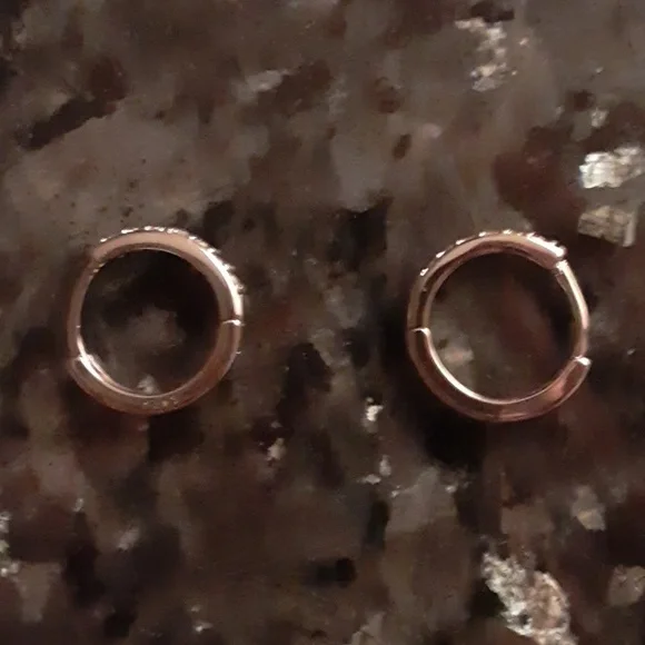 Beautiful vintage 925 silver diamond accent Huggies hoop earrings - Picture 4 of 6